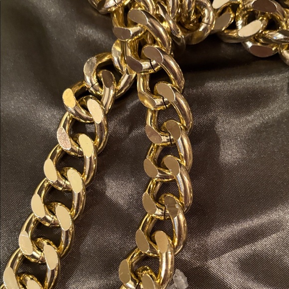 Elegant Gold Chain for your hand bag - Picture 3 of 4